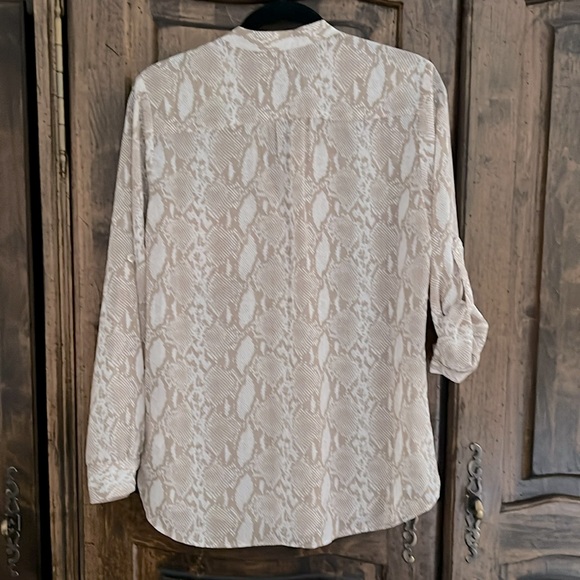 Animal print beige long sleeve e blouse - Picture 2 of 6